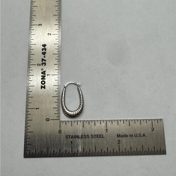 10K Oval Hoop earrings - Picture 2 of 3